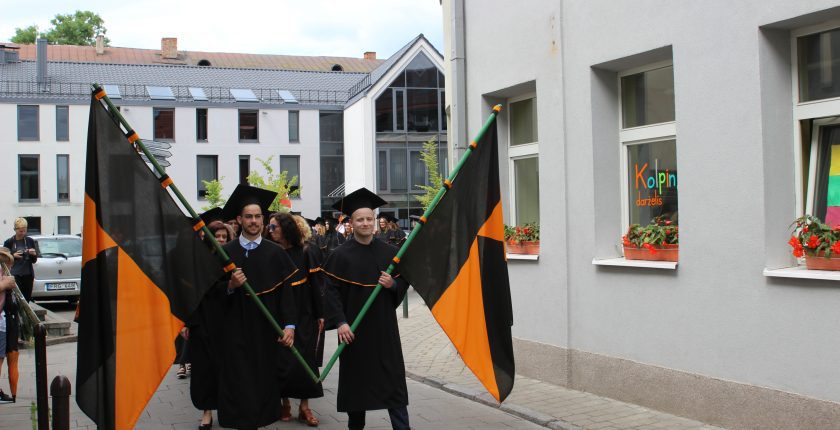 Kviečiame baigiamųjų kursų studentus į diplomų įteikimo šventę